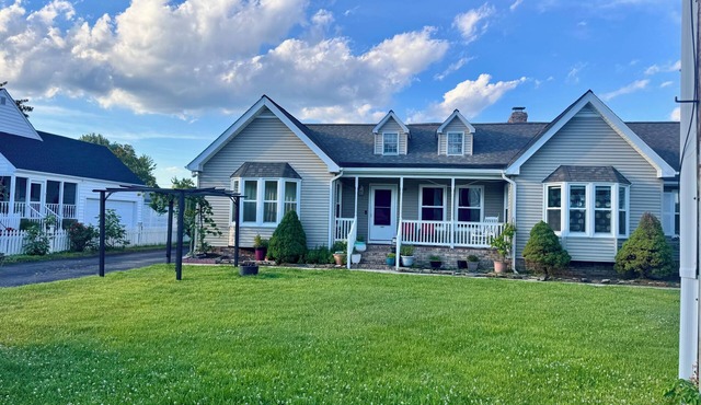 Your Ideal Gateway Awaits you in this charming 3-bedroom house.