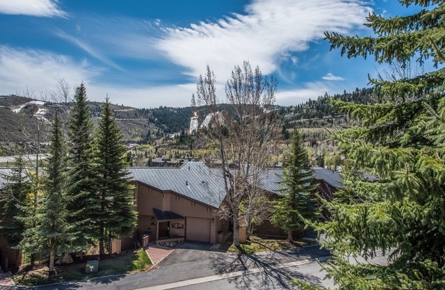 Modern Mountain Design, Luxury Resort Amenities, Game Room - Perfect for Families