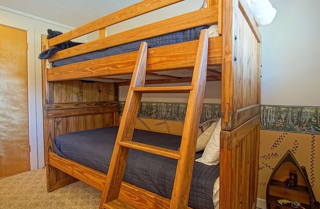 POWDERIDGE 36--2 BEDROOMS, 2'5 BATHS, Ski In Ski Out