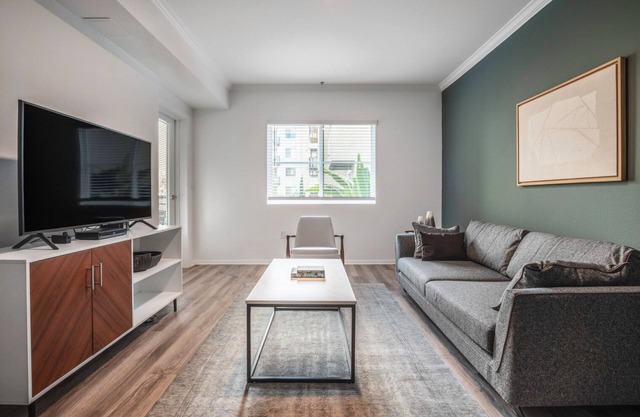 Sleek Hollywood 1BR w/Gym, Pool & Spa, nr. Sunset Blvd, by Blueground