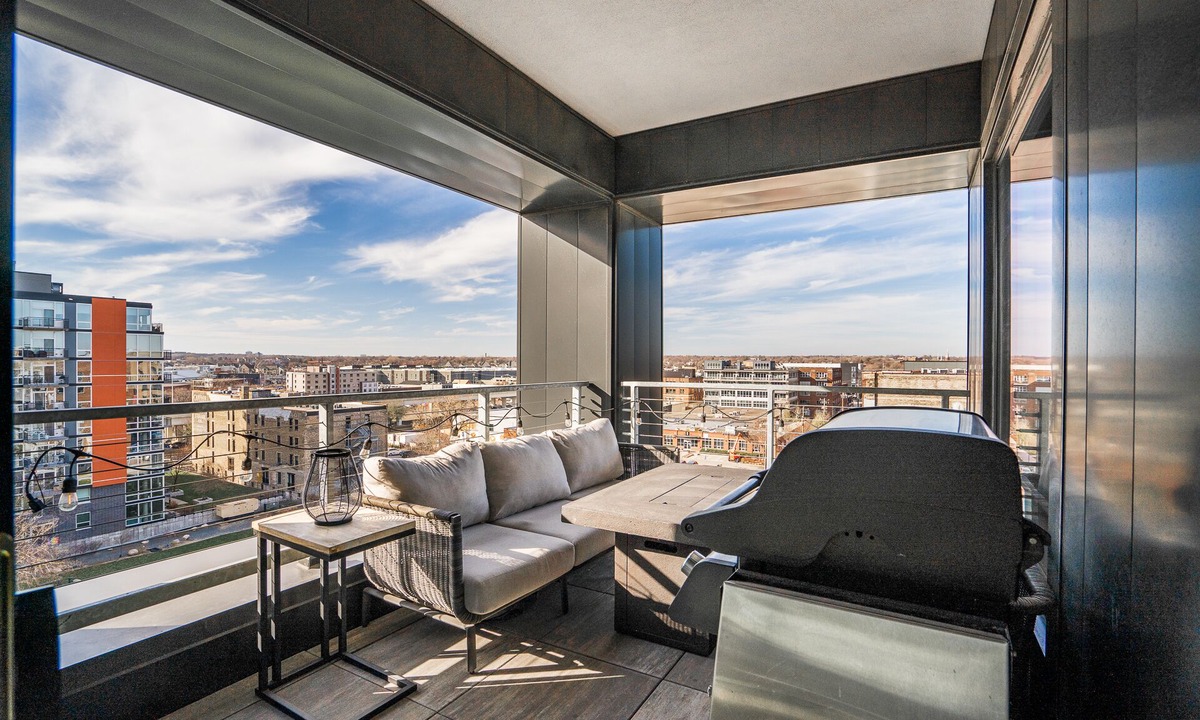 Warehouse District Apartment | MINNeSTAY* Sable 701 - Luxury Two Story Loft | North Loop | Target Center