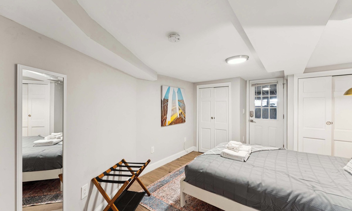 Bloomingdale Apartment | Gorgeous renovation 2BR with AC/TV/Internet/Patio