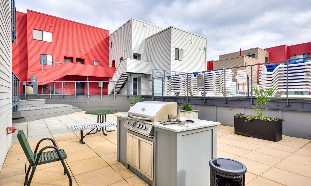 Old Town Chinatown Condo | Portland Condo w/Hot Tub Access, Near Downtown!