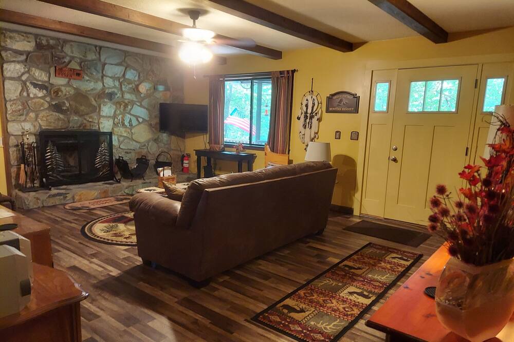 Photo of Livingroom in Blairsville