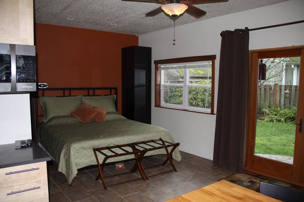 Photo of Bedroom in Sellwood-Moreland