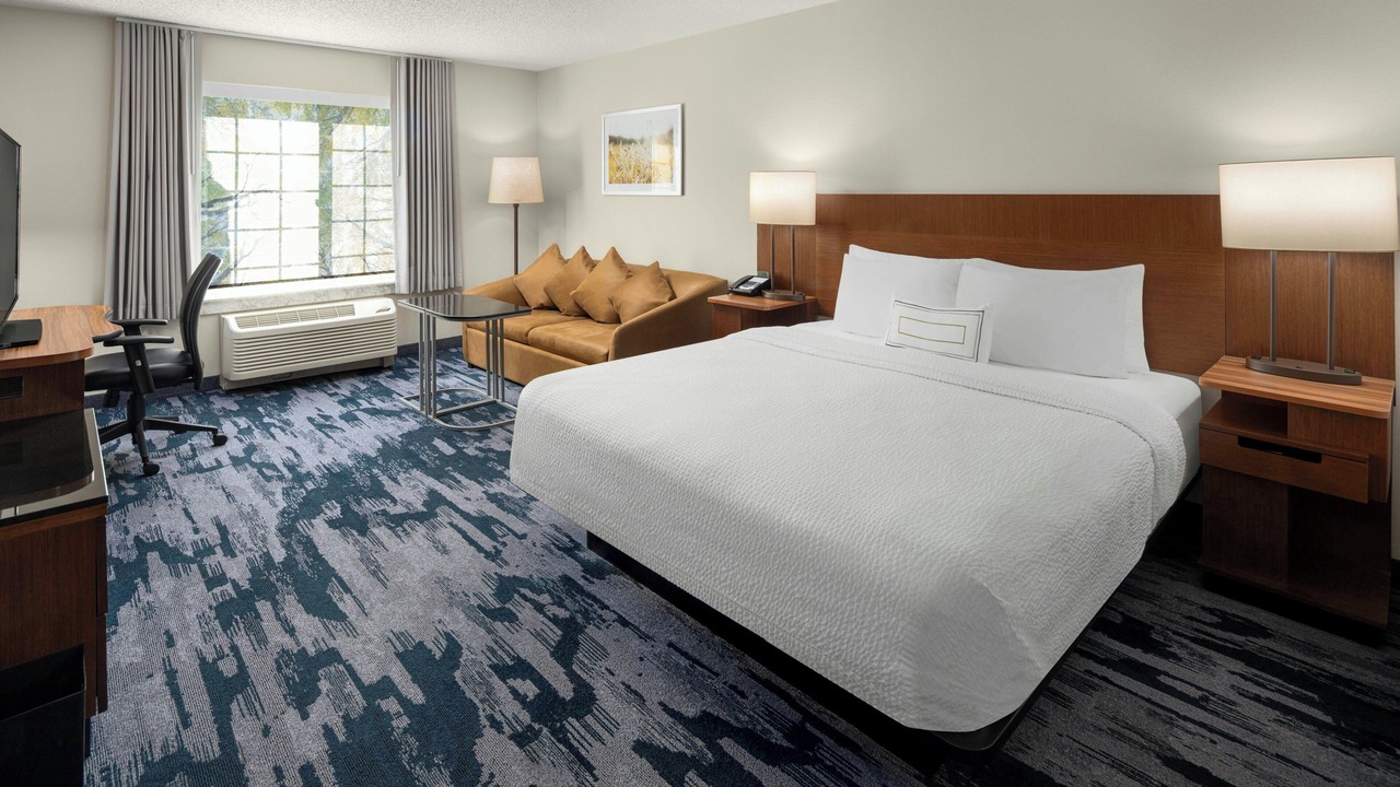 Photo of Bedroom in Lake Forest