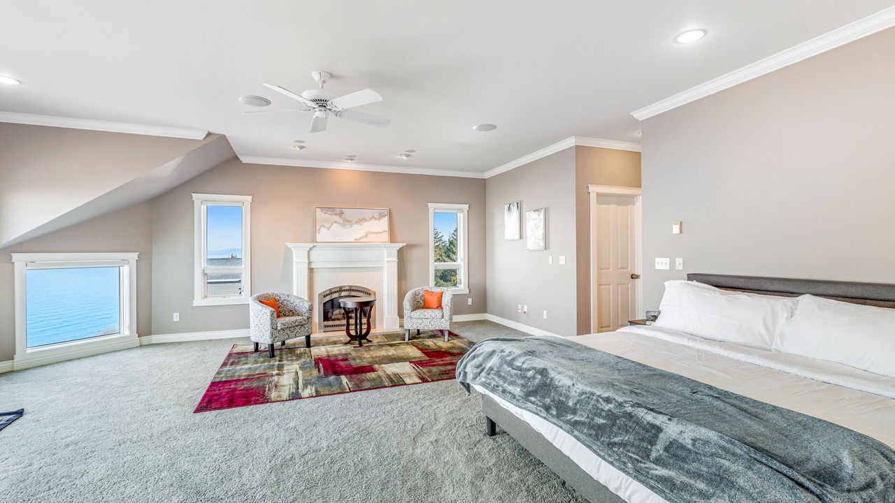 Photo of Bedroom in Oak Harbor