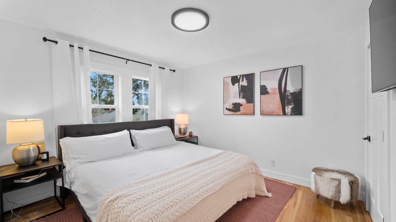 Photo of Bedroom in Lake Oswego