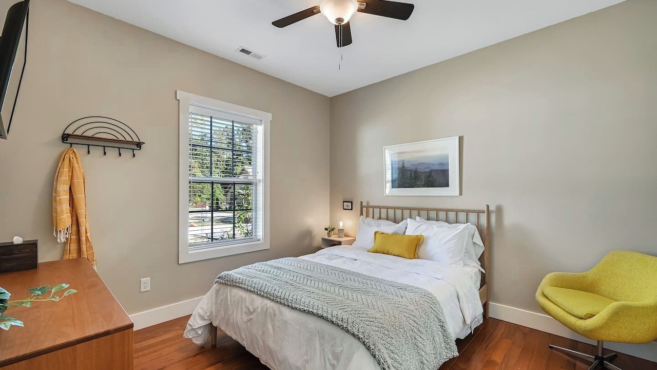Photo of Bedroom in Hendersonville