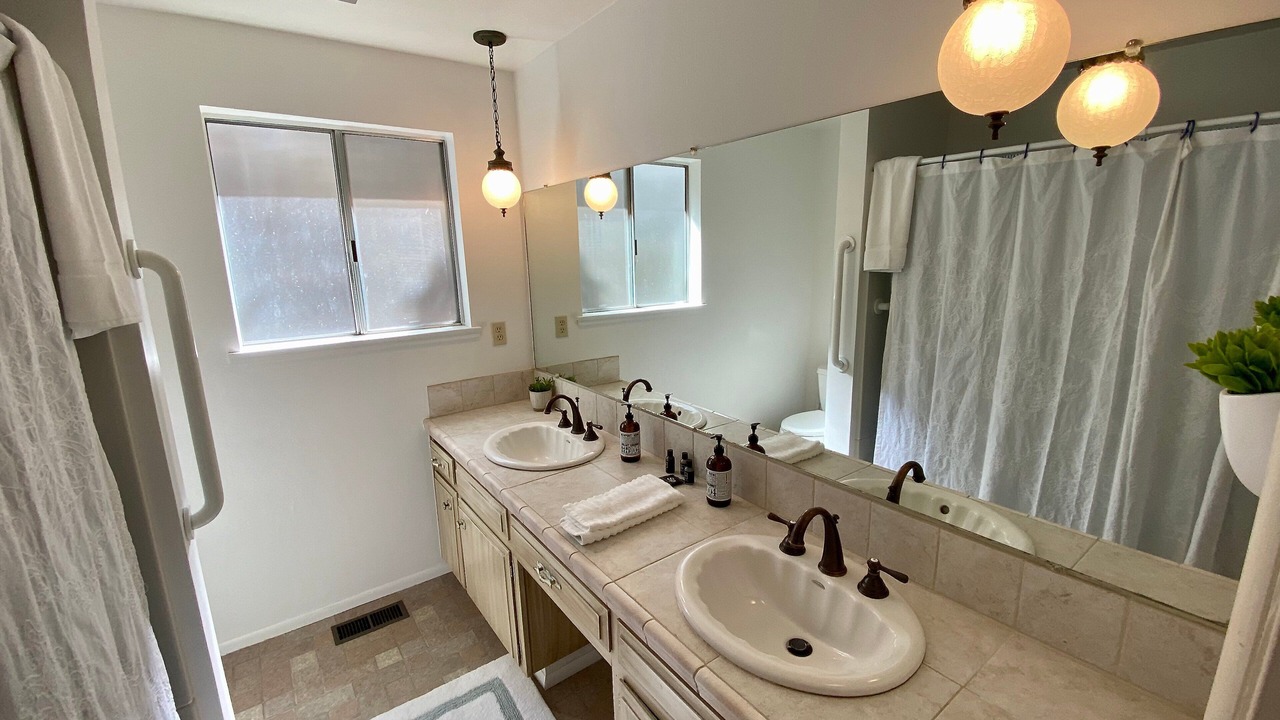 Photo of Bathroom in Orchard District