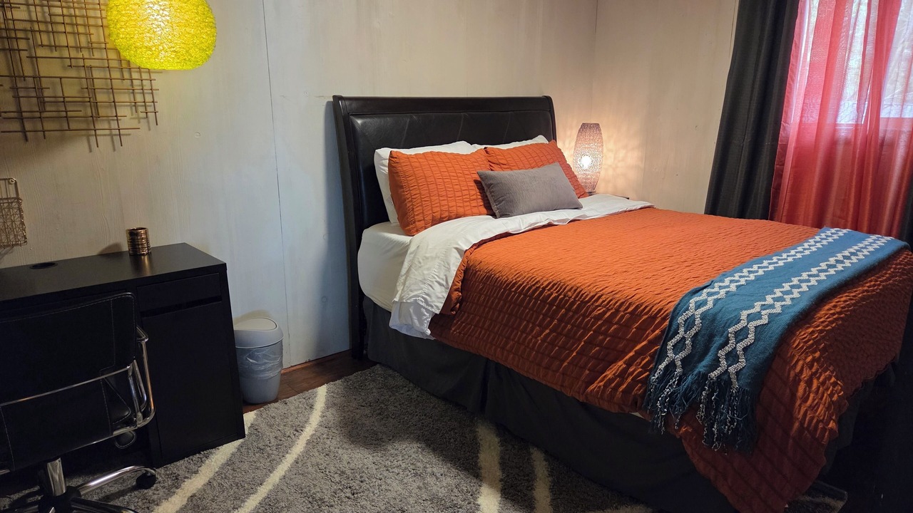 Photo of Bedroom in Roseburg