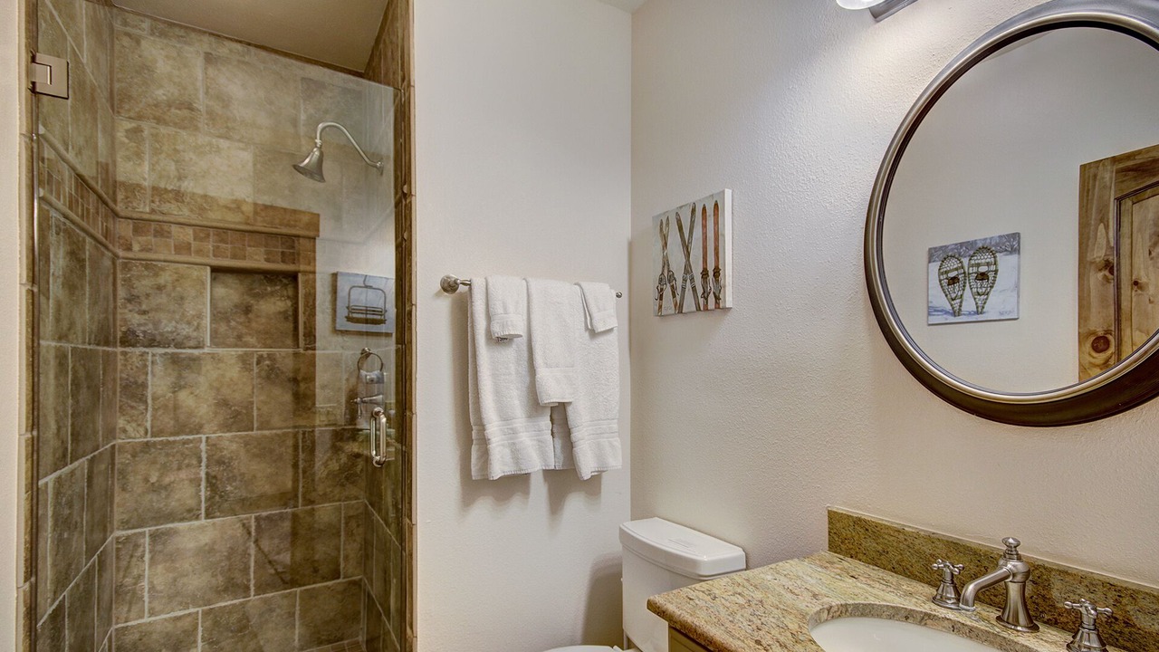 Photo of Bathroom in Four O'Clock