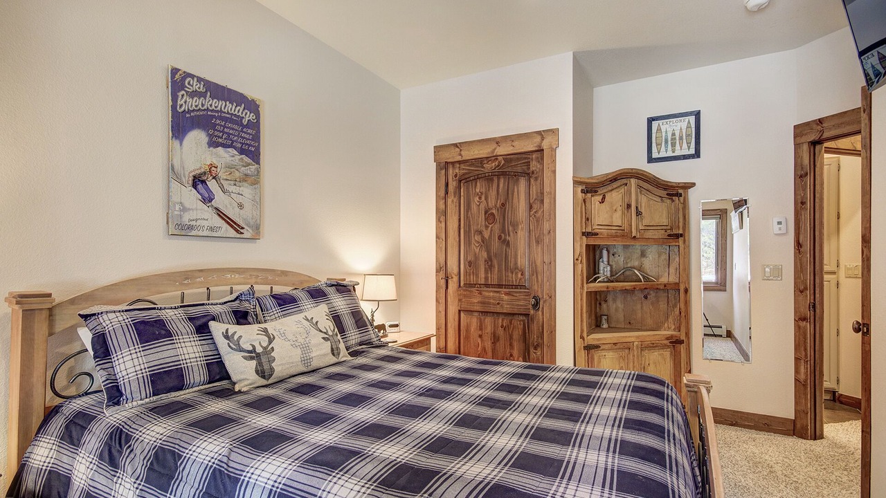Photo of Bedroom in Four O'Clock