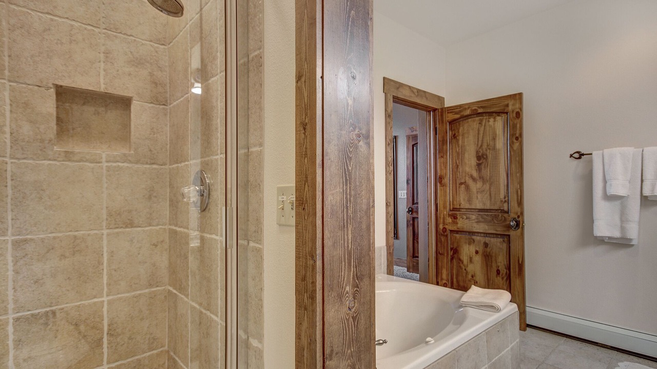 Photo of Bathroom in Four O'Clock