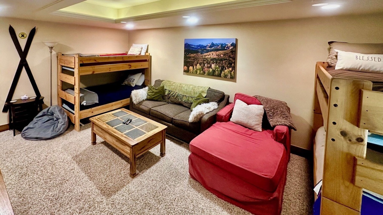 Photo of Bedroom in Four O'Clock