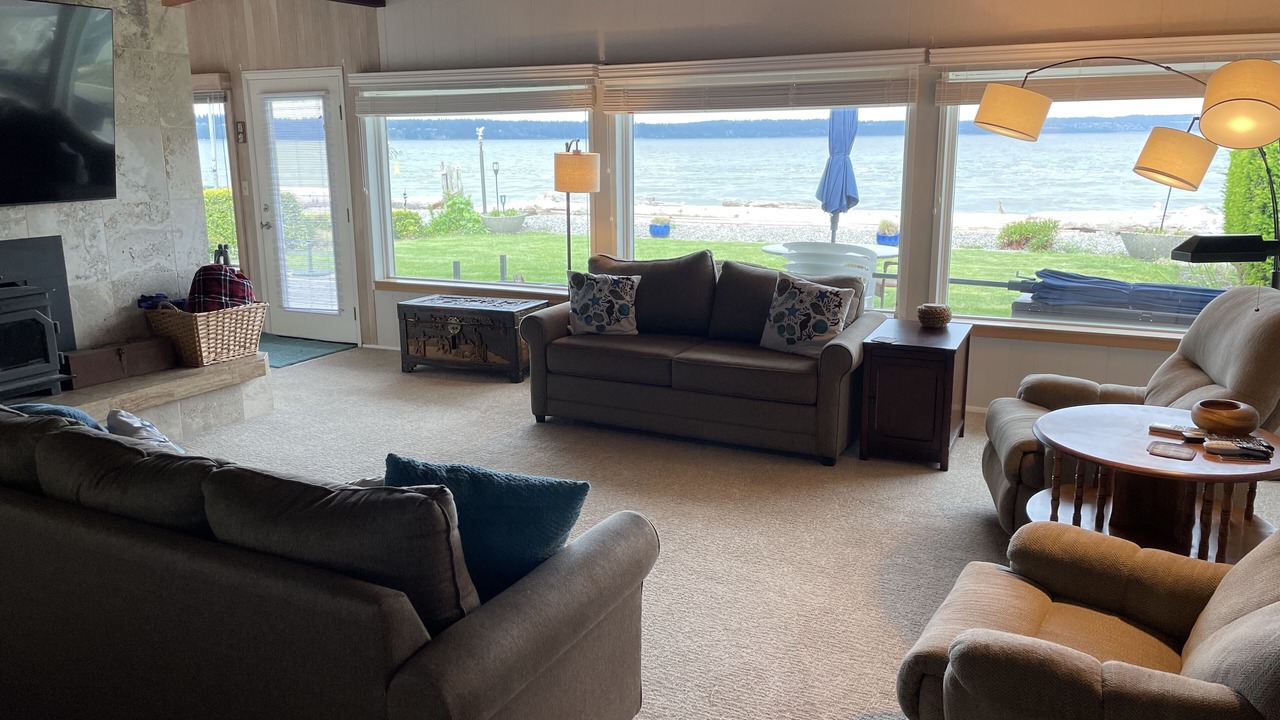 Photo of Livingroom in McKees Beach