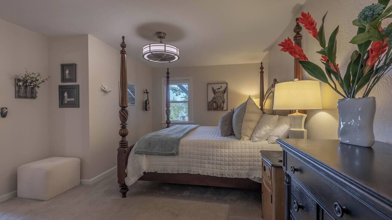 Photo of Bedroom in Lakeview Hills