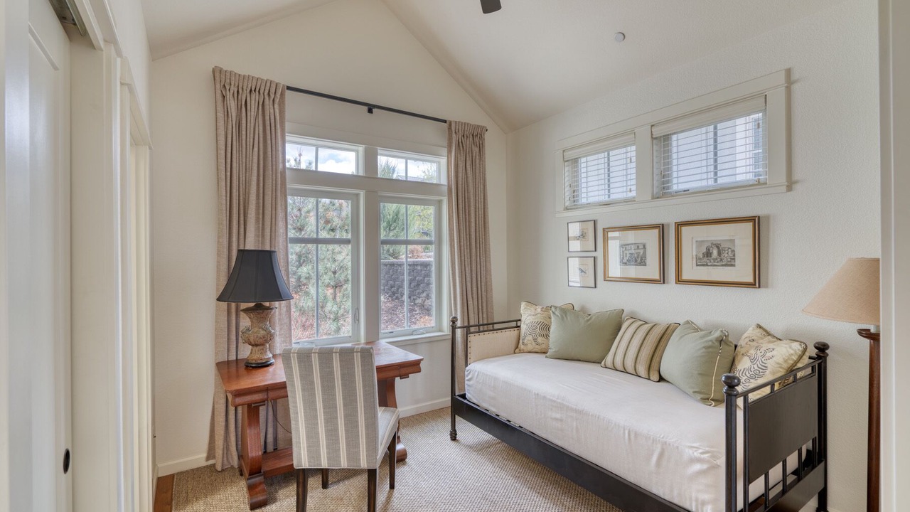 Photo of Livingroom in Bend