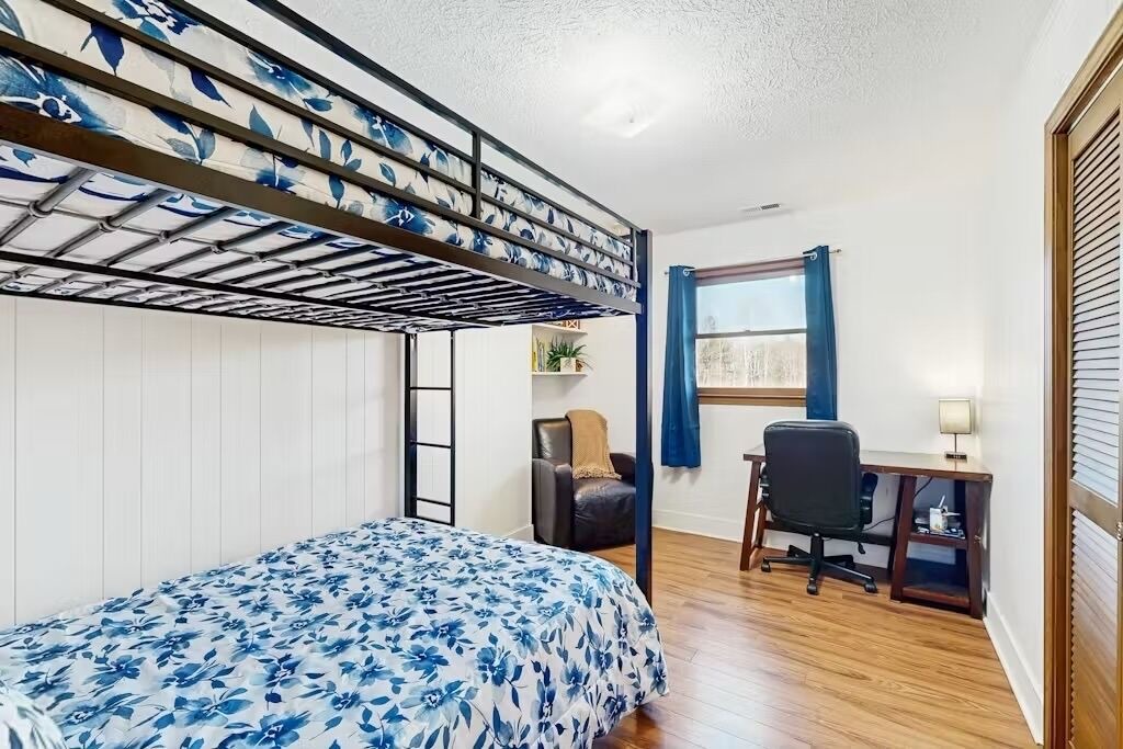 Photo of Bedroom in Hendersonville