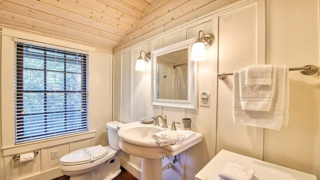 Photo of Bathroom in Lake Junaluska