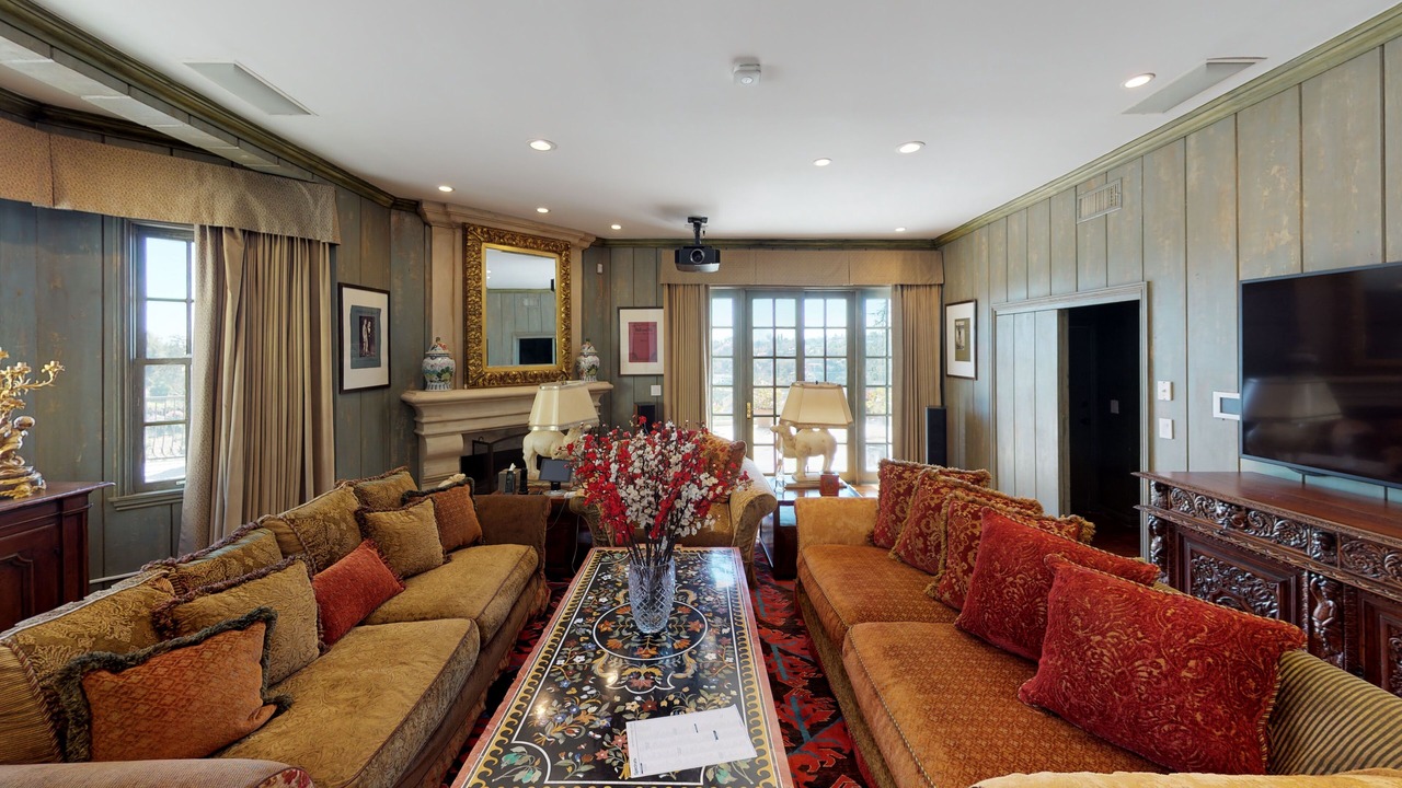 Photo of Livingroom in Beverly Glen