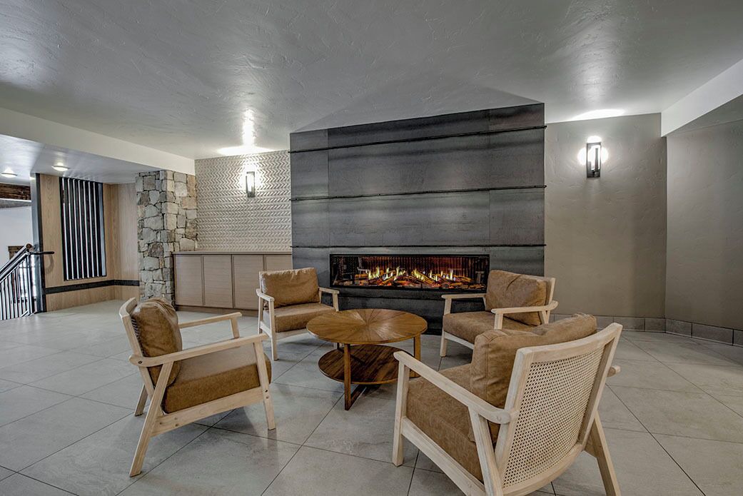Photo of Livingroom in Peak 9