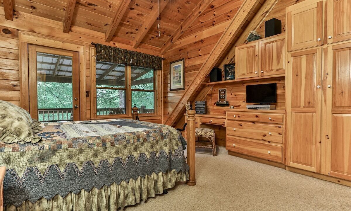 Photo of Bedroom in East Ellijay