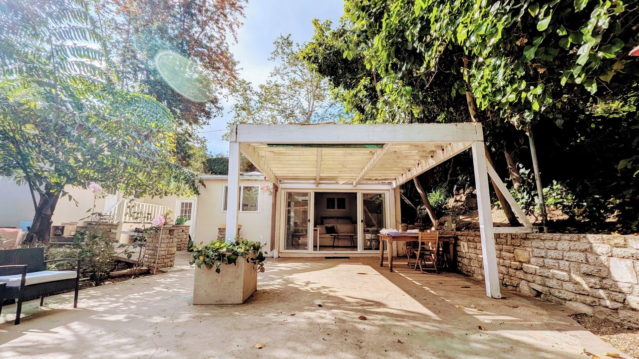 Photo of Patio Balcony in Beverly Glen