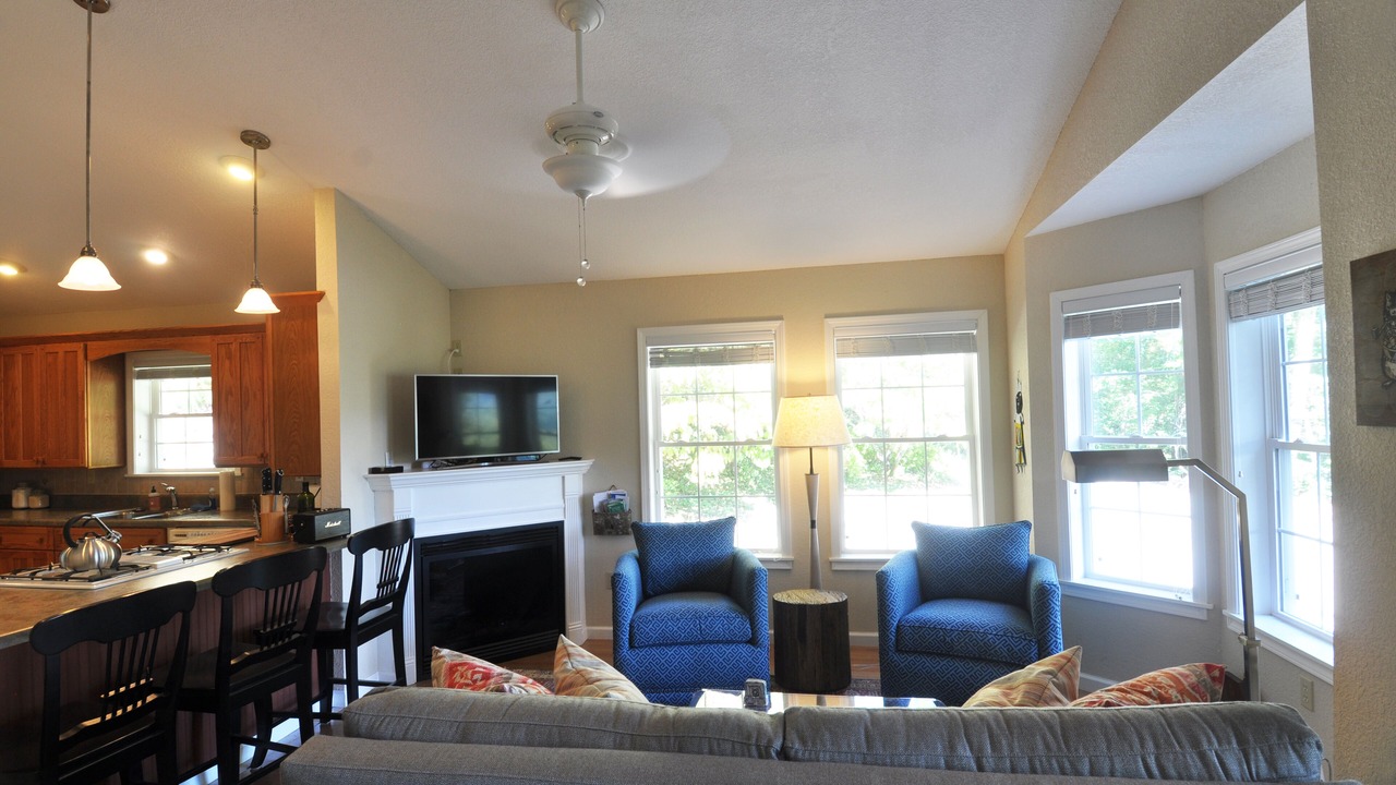 Photo of Livingroom in Robbinsville