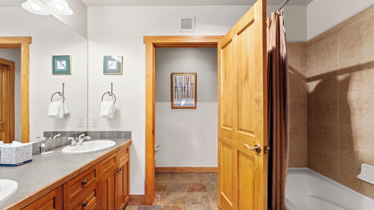 Photo of Bathroom in River Run