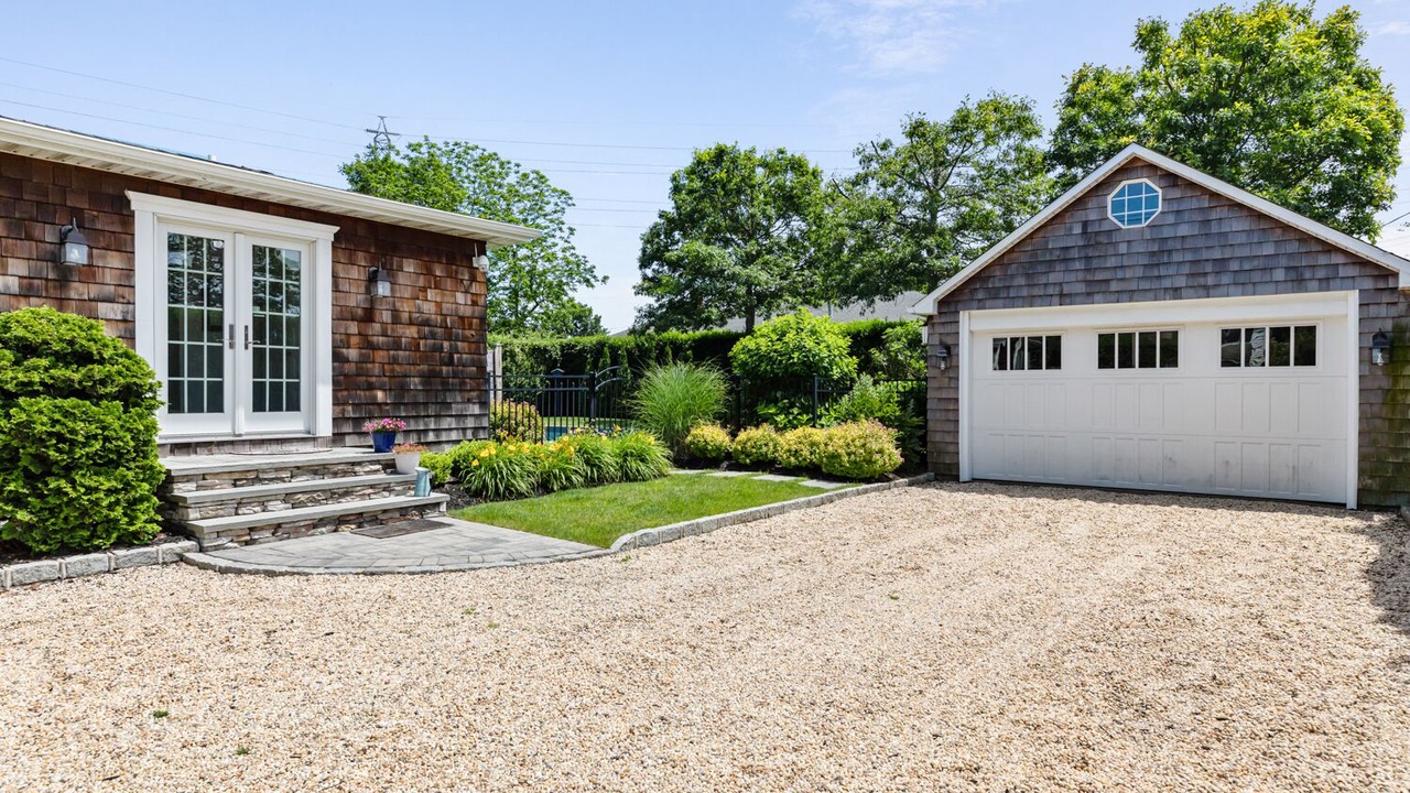 Photo of Outdoor in Village of Southampton