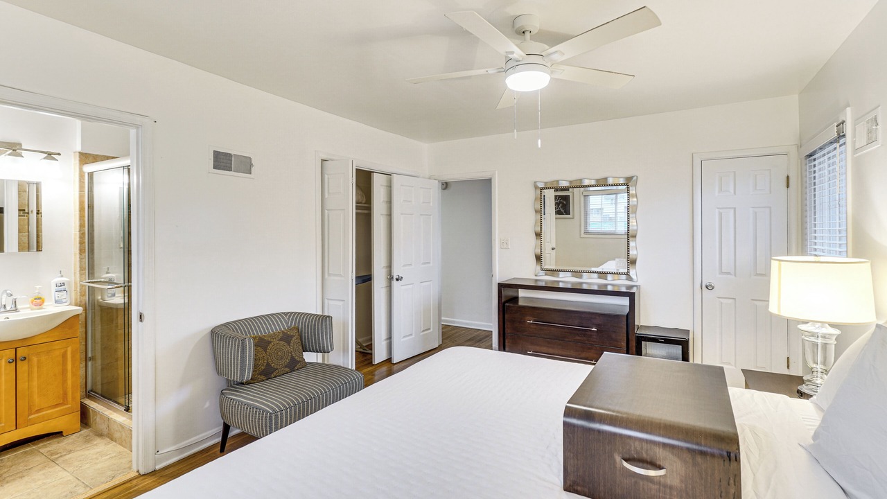 Photo of Bedroom in White Oak