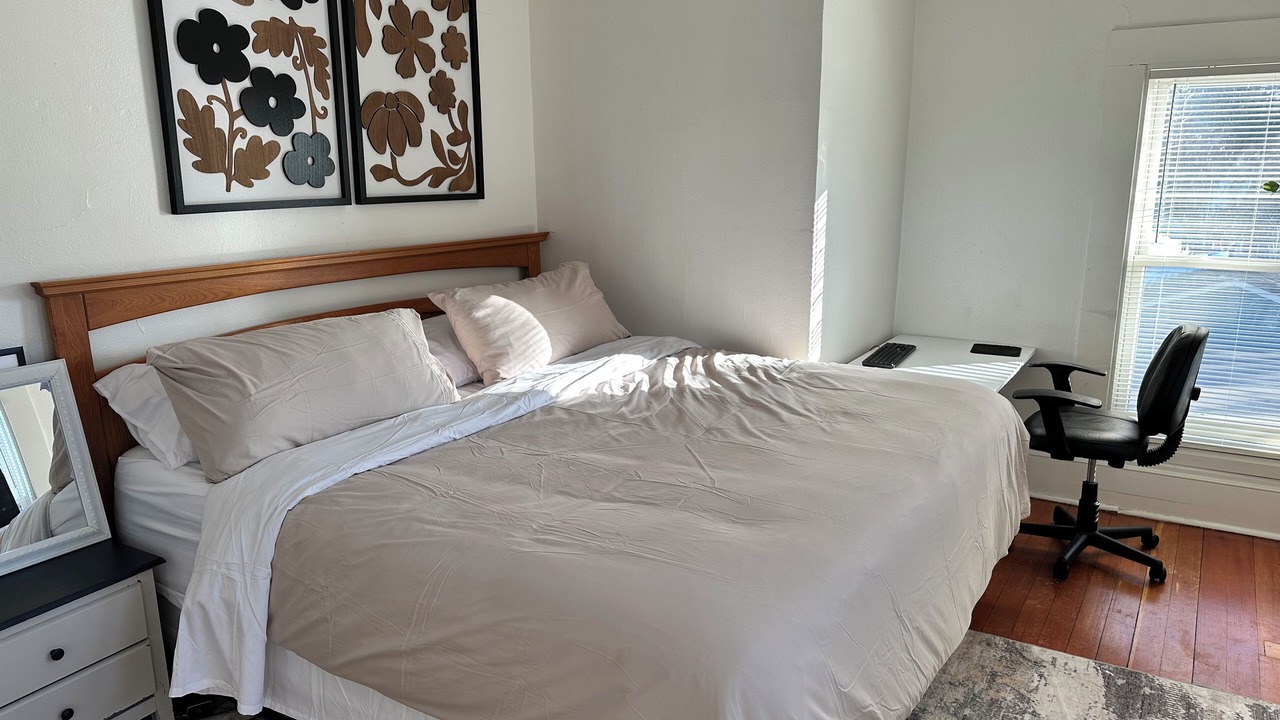 Photo of Bedroom in Summit - University