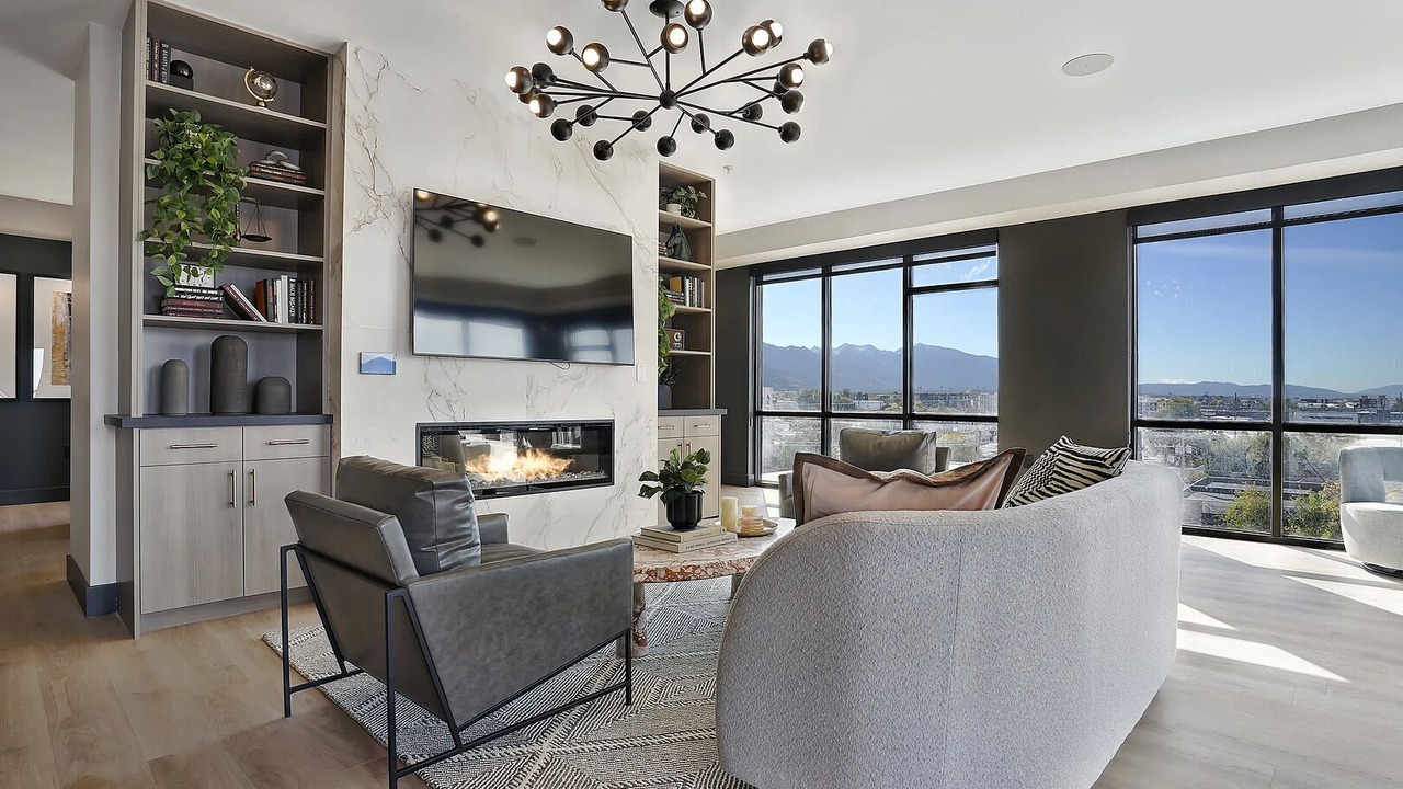 Photo of Livingroom in People's Freeway