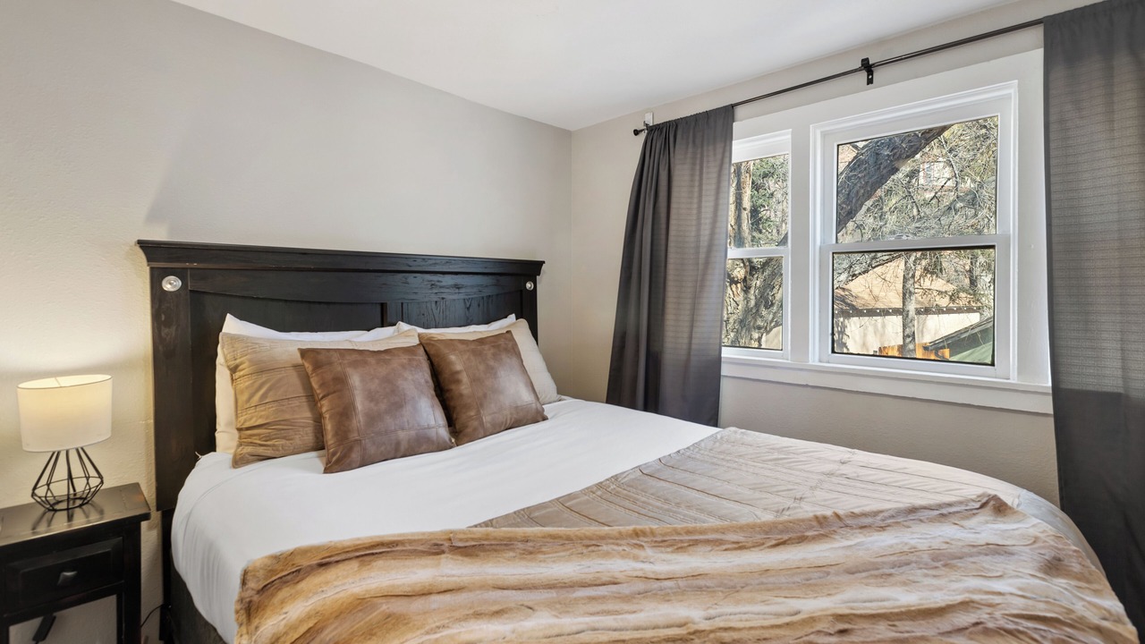 Photo of Bedroom in Manitou Springs Historic District