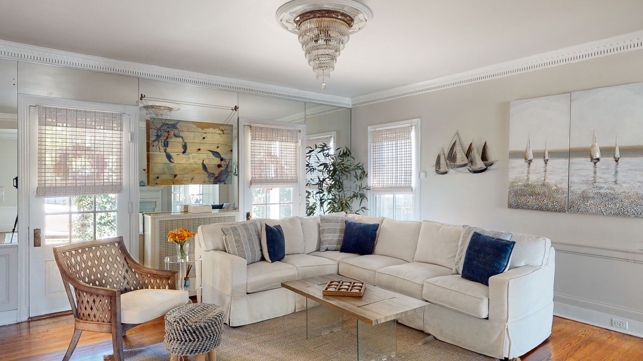 Photo of Livingroom in Historic District