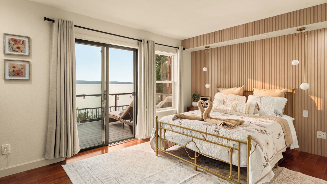 Photo of Bedroom in Warm Beach