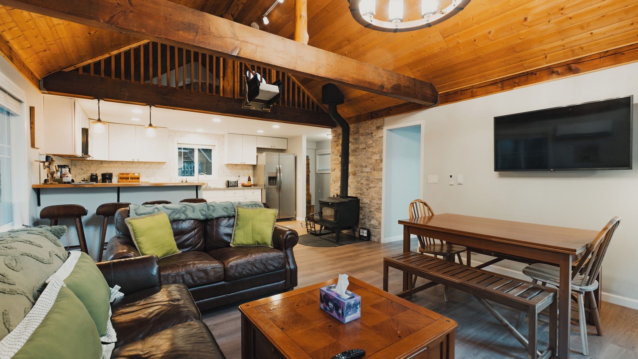 Photo of Livingroom in Gold Bar