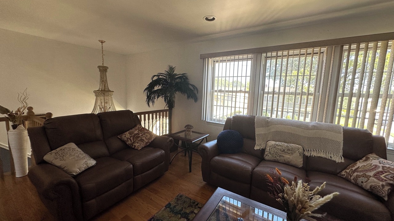 Photo of Livingroom in Alden Manor