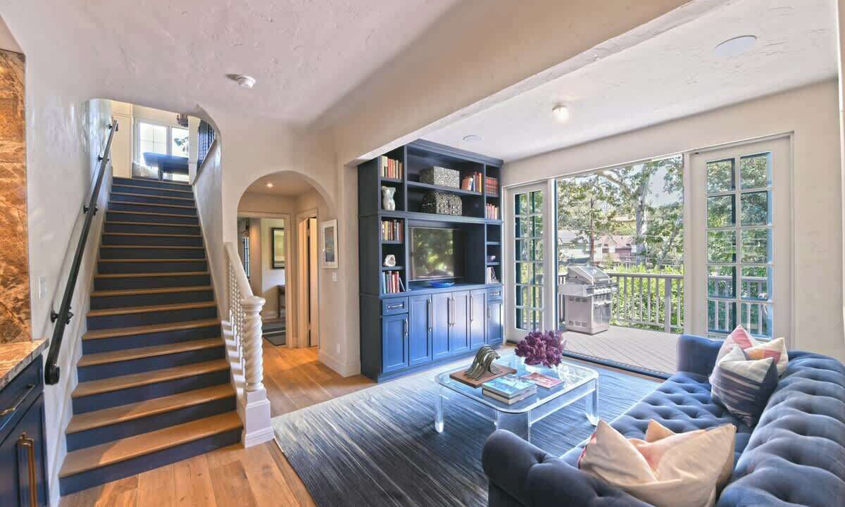 Photo of Livingroom in Beachwood Canyon