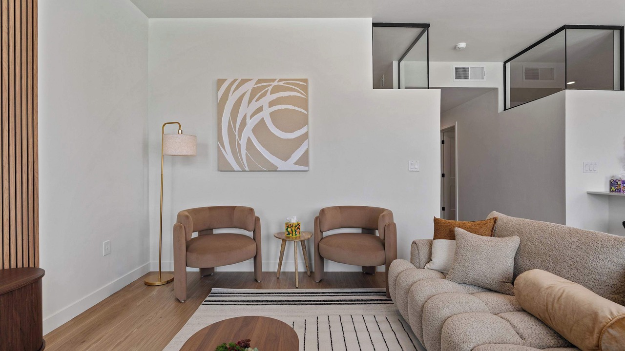 Photo of Bedroom in People's Freeway