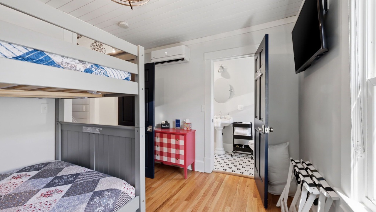 Photo of Bedroom in Geneva-on-the-Lake