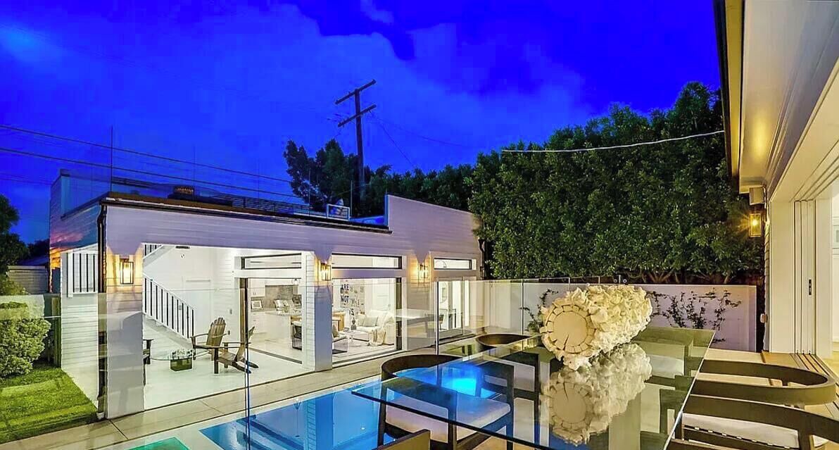 Photo of Outdoor in Hollywood