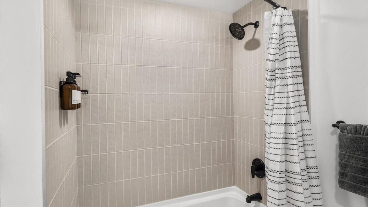 Photo of Bathroom in People's Freeway