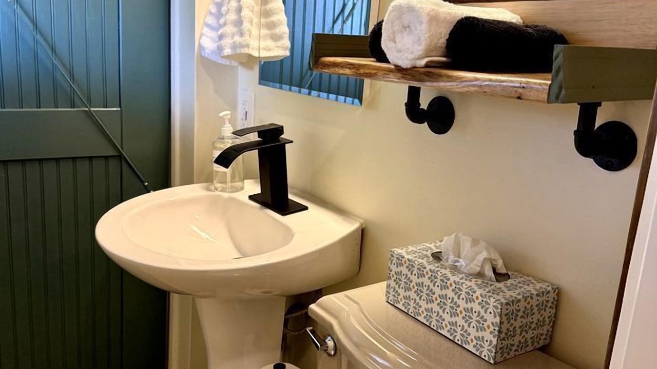Photo of Bathroom in Laurel Ridge