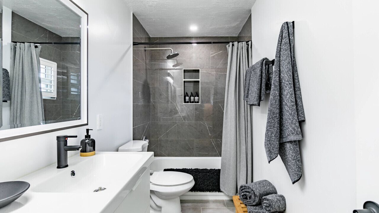 Photo of Bathroom in People's Freeway