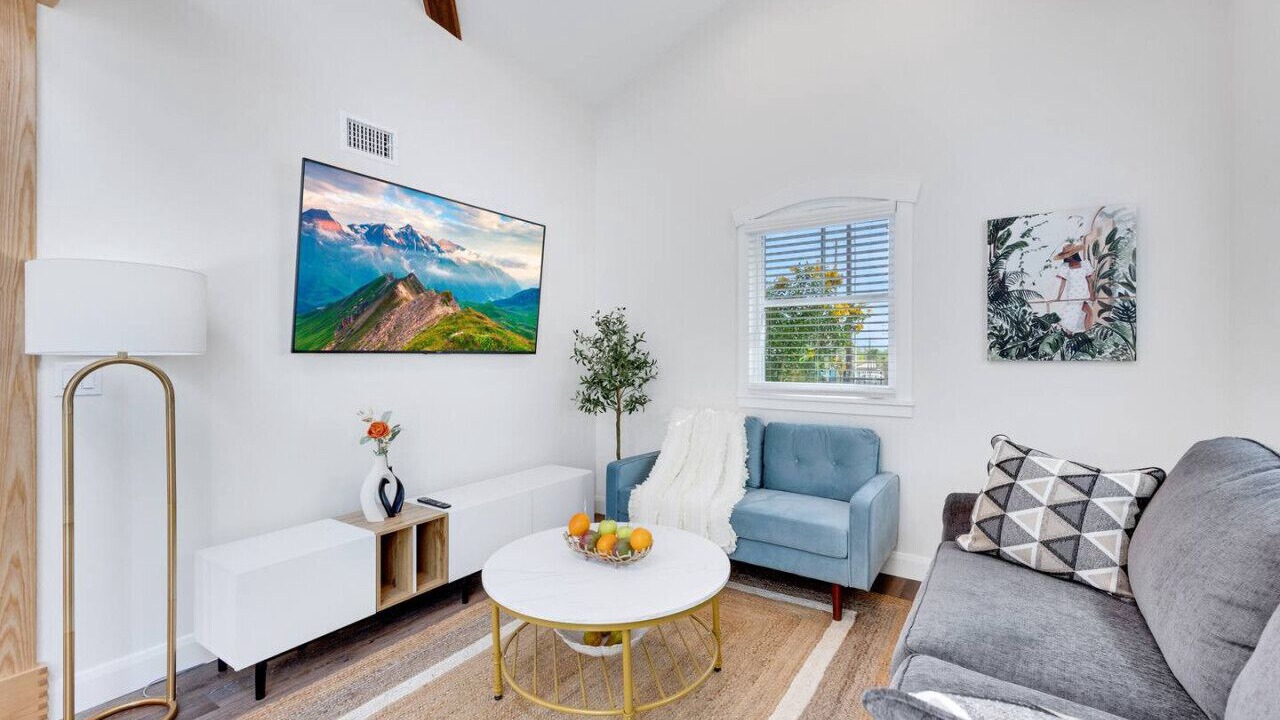 Photo of Livingroom in Altadena