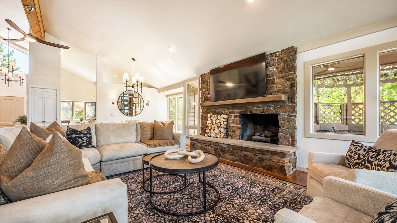Photo of Livingroom in Kissing Camels