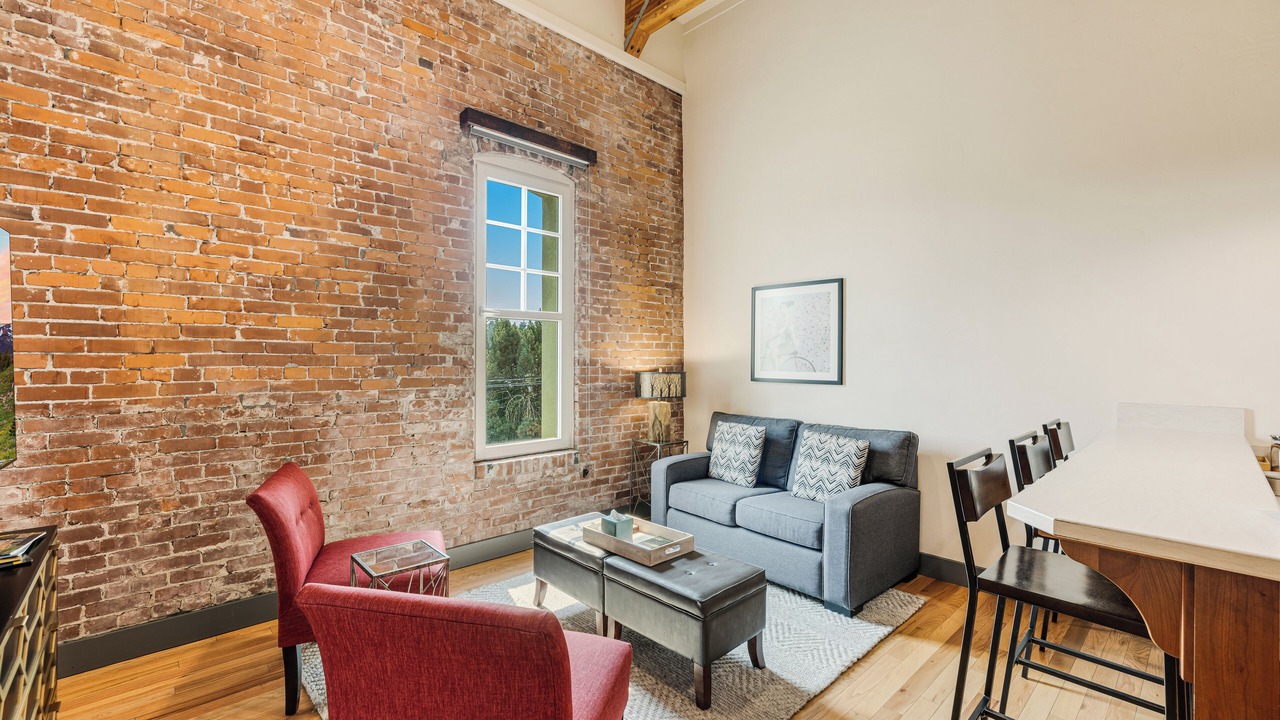 Photo of Livingroom in Amity