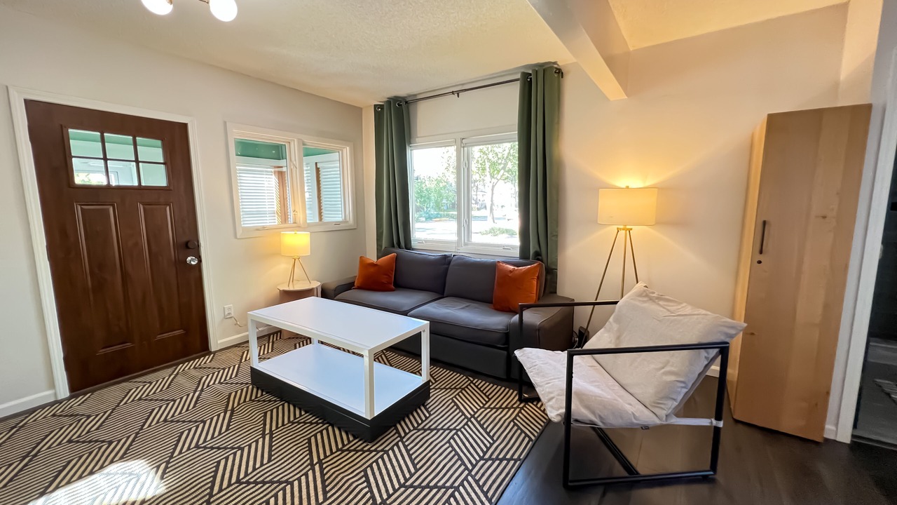 Photo of Livingroom in Longfellow